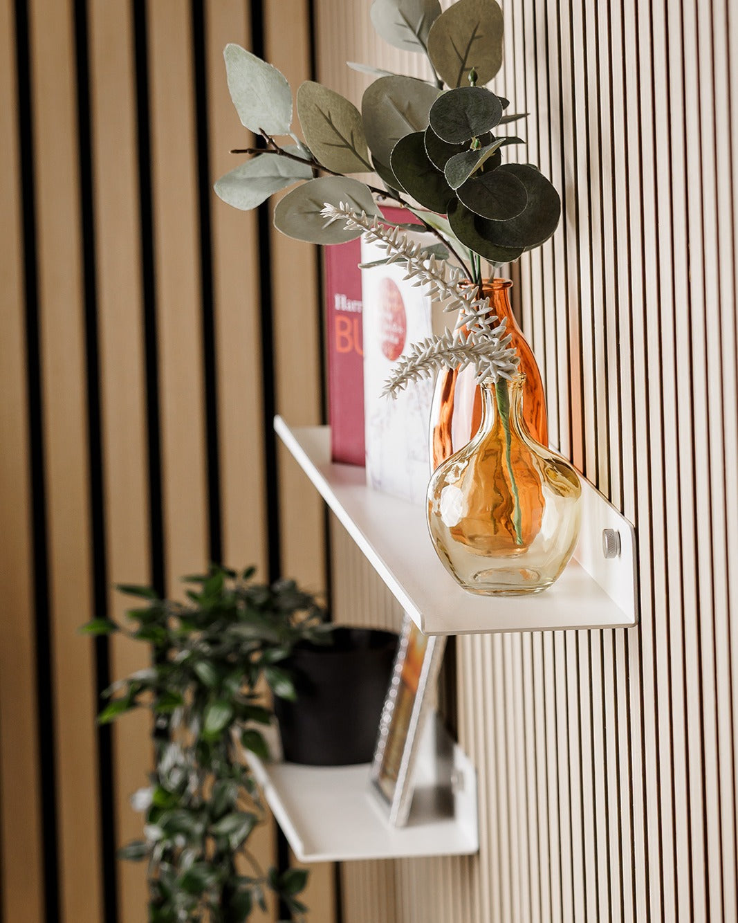 Regal weiß für Akustikpaneele ohne Bohren