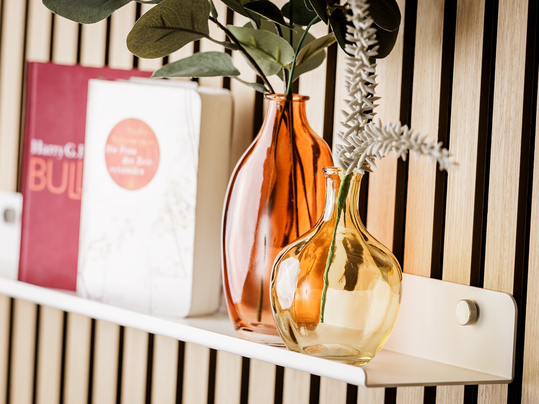 Schweberegal weiß für Akustikpaneele