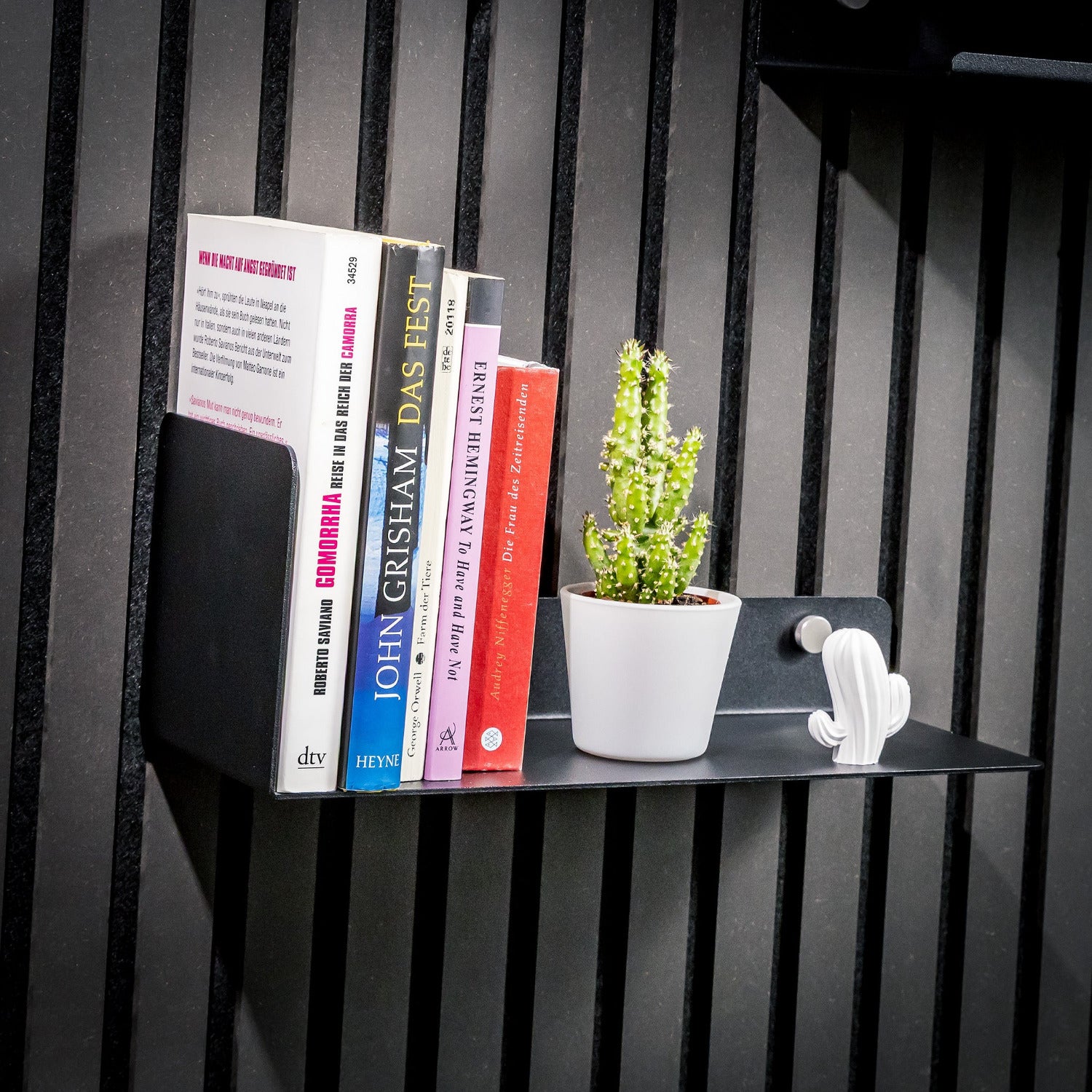 Regal als Buchregal mit Stütze für Akustikpaneele ohne Bohren. Designregal für Bücher. Made in Germany!