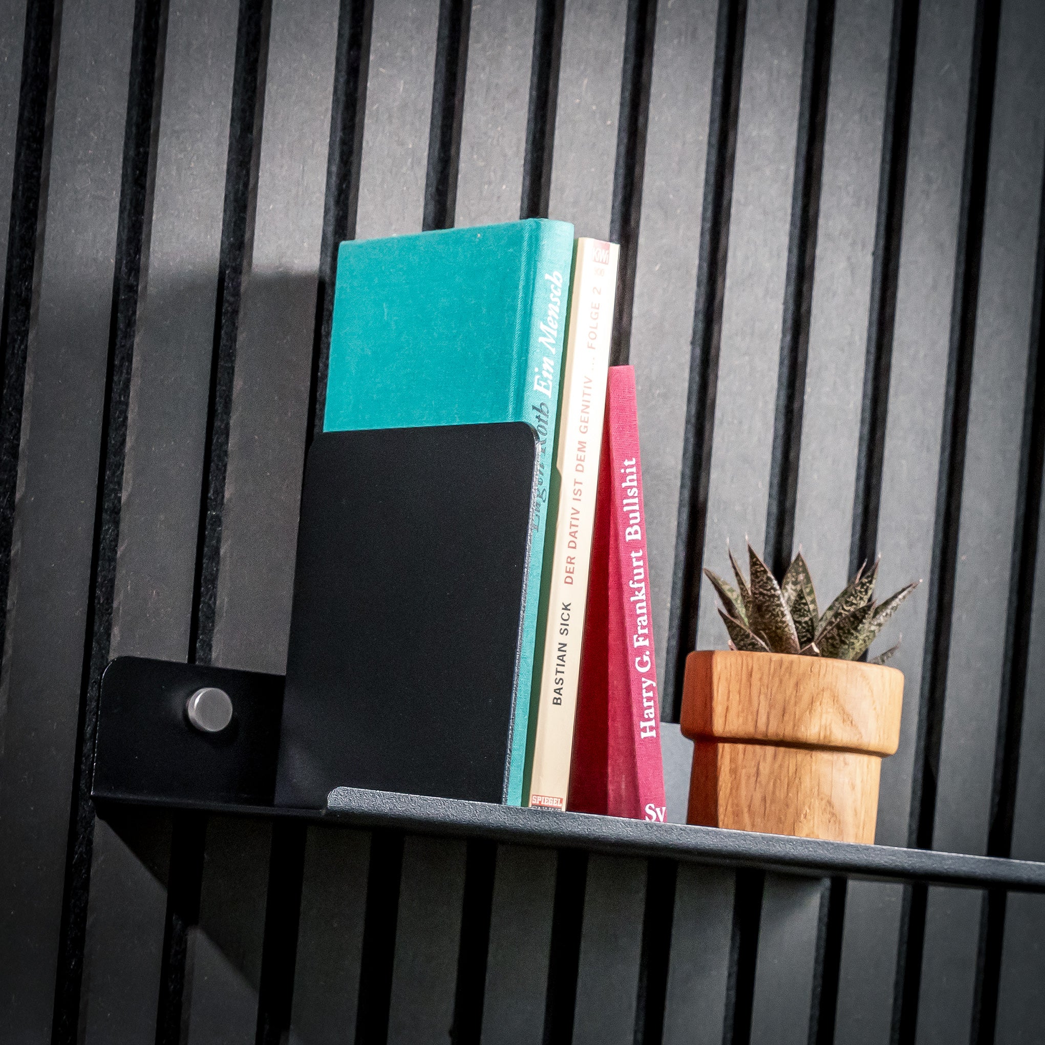 Buchregal für Akustikpaneele ohne Bohren, Buchstütze ist variabel verstellbar